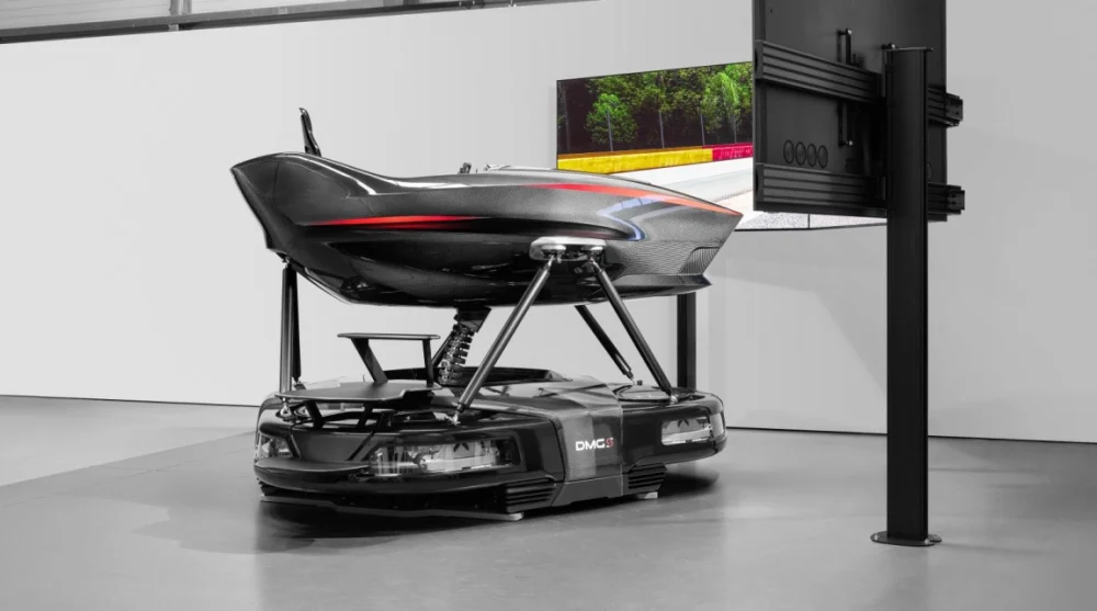Dynisma DMG-S Compact DIL Simulator Dynisma DMG-S compact DIL simulator with racing seat and wraparound display