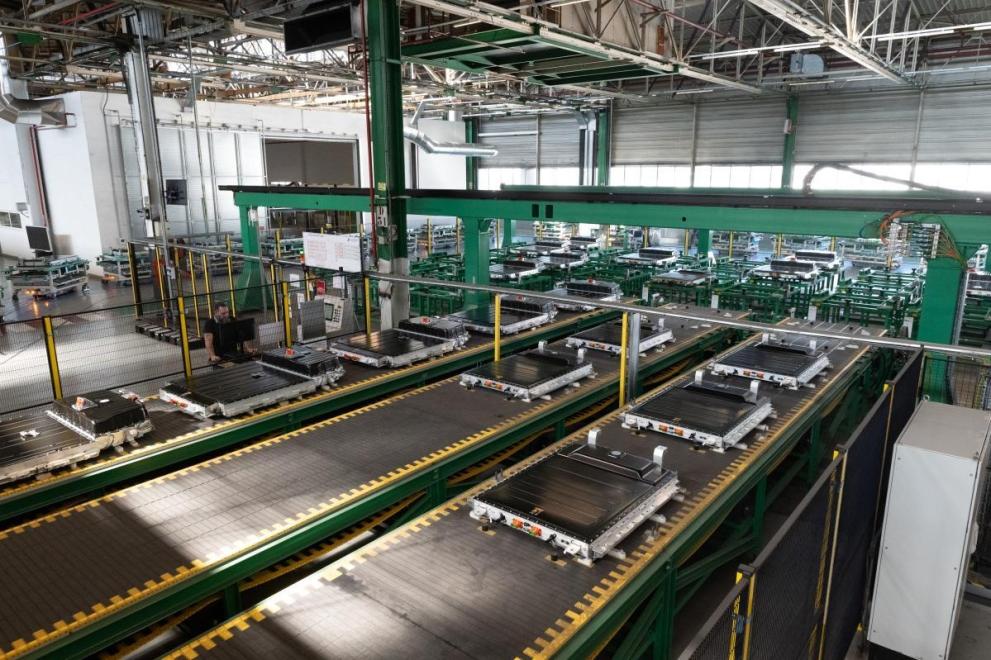EU Battery Booster Facility – Electric Car Production Electric car production line illustrating European battery manufacturing scale-up